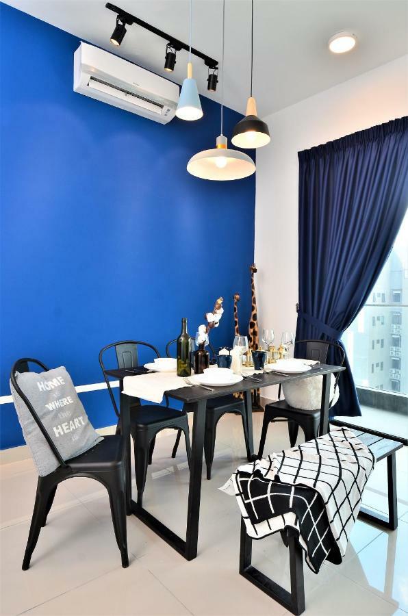 Homestay New Kl Pj @ 5min To Midvalley/sunway 6-8pax *